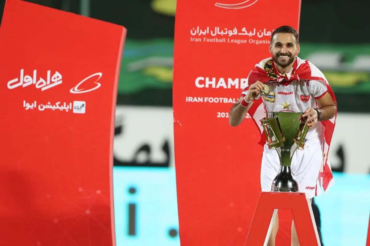 تحقق یک رویا؛ هواداری که با پرسپولیس قهرمان لیگ برتر شد (عکس)