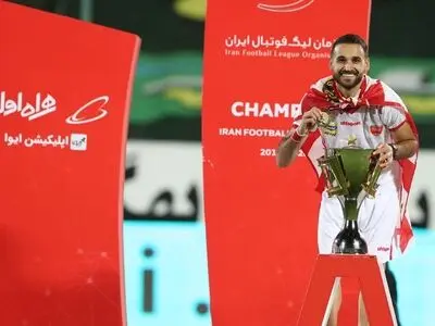 تحقق یک رویا؛ هواداری که با پرسپولیس قهرمان لیگ برتر شد (عکس)