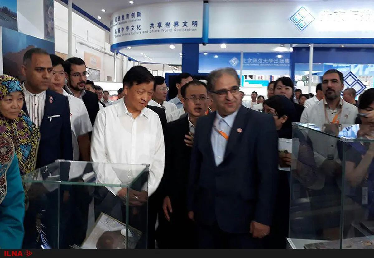 بازدید عضو ارشد شورای رهبری چین از غرفه ایران/تبادلات فرهنگی ایران و چین در حال گسترش است