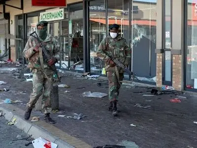 Worst violence in years spreads in South Africa as grievances boil over