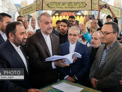 زیارت وزیر امور خارجه از حرم حضرت زینب (س) 
