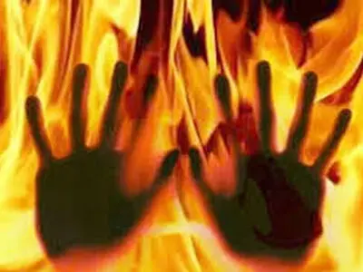 طلبکار فردیسی خود را به آتش کشید