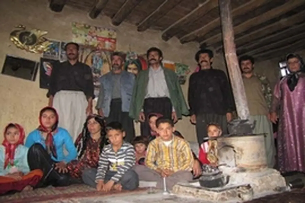 مردم روستاهای " چشمه مار "، " چم نوزده " سفلی و علیا صاحب مدرسه شدند