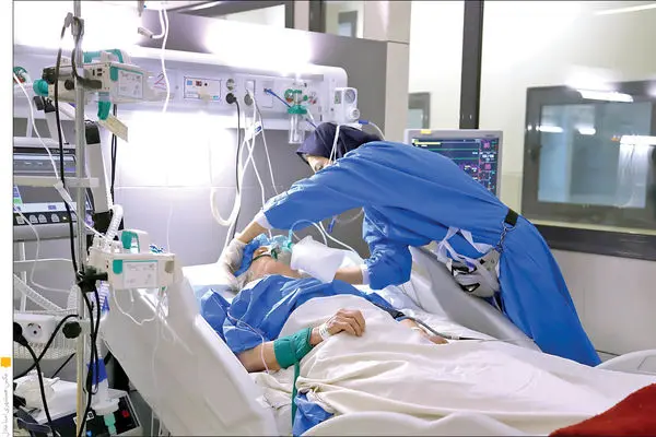 پرستاران در زمان جنگ جانفشانی کردند/ شکایت از آن‌ها به دلیل مطالبات صنفی را کنار بگذارید