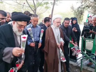 مزار شهدای ۱۷ شهریور در بهشت زهرا (س) تهران گلباران شد