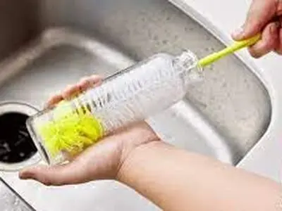 تمیز کردن بطری آب و شستشوی صحیح قمقمه آب