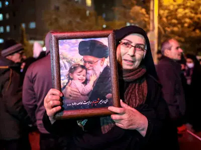 چند عکس قدیمی از رهبر شهید انقلاب اسلامی 