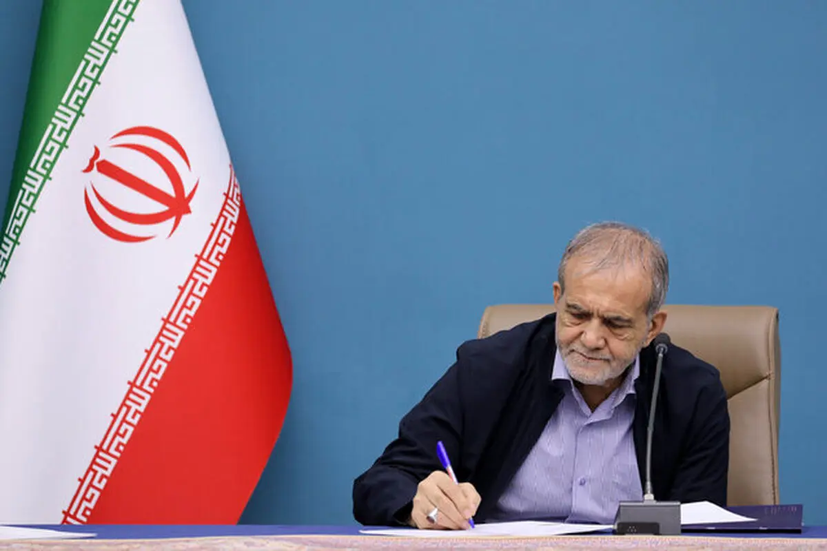 پیام تسلیت پزشکیان در پی درگذشت مادر شهیدان والا مقام معینی نجف آبادی