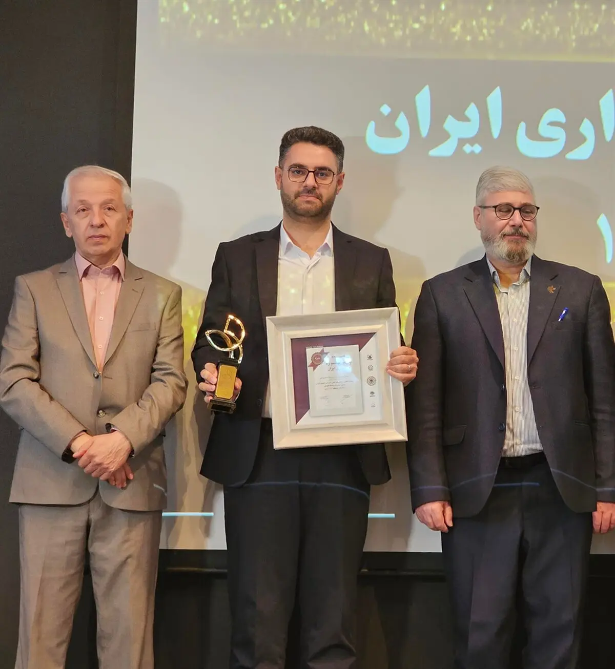 نشان عالی مدیریت روابط عمومی ایران به منطقه آزاد ارس رسید