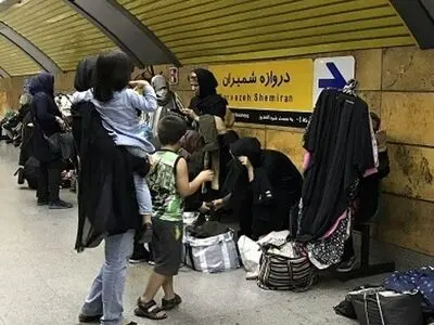 زنان دستفروش متروی تهران: مجبوریم به دل خطر بزنیم/ دیوار فرصت‌های شغلی برای سرپرستان خانواده کوتاهتر از همیشه