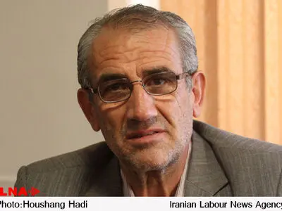 جبران نشدن اختلاف ۱۳ هزار تومانی نرخ ارز با افزایش ۱۰۰ درصدی دستمزد/ فقیر فقیر‌تر و غنی غنی‌تر می‌شود