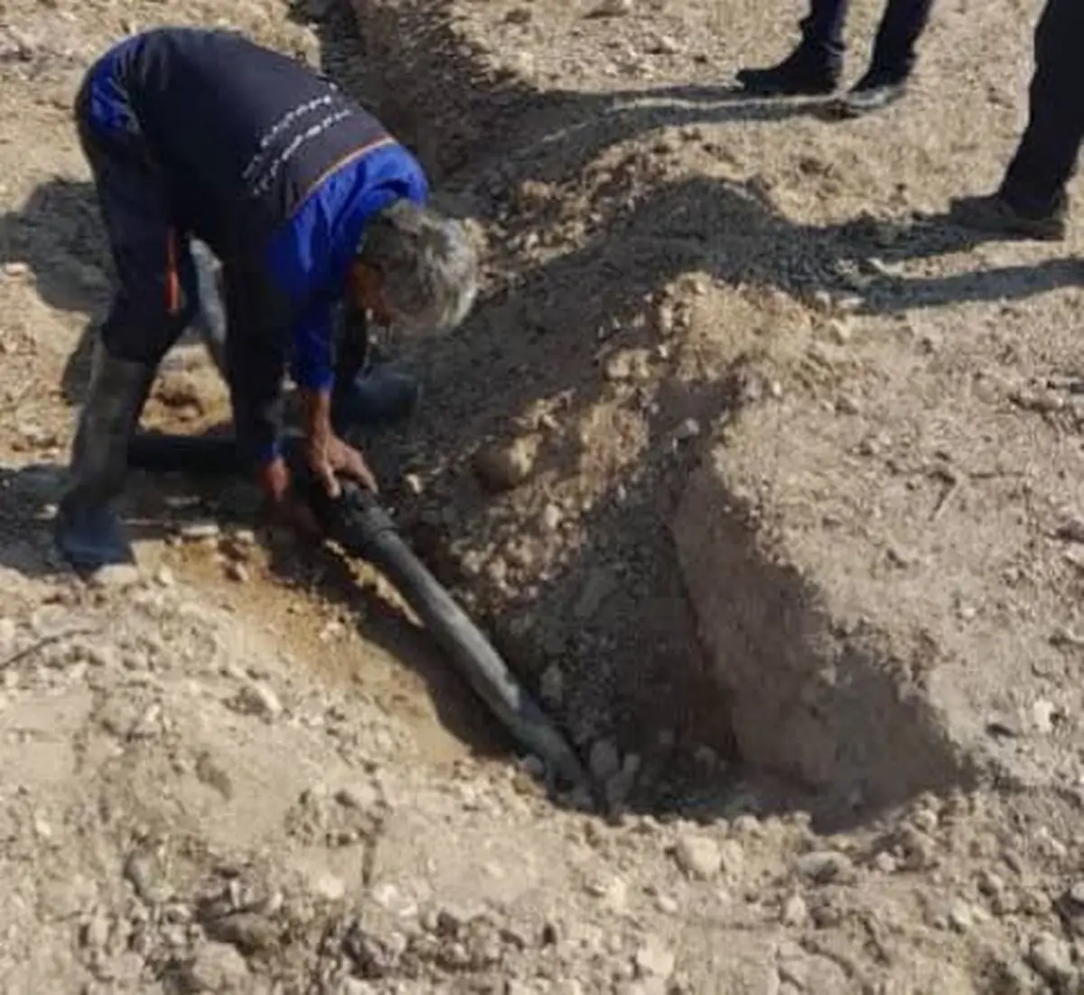 مسدود شدن خیابان پروین اصفهان به دلیل پس‌زدگی فاضلاب