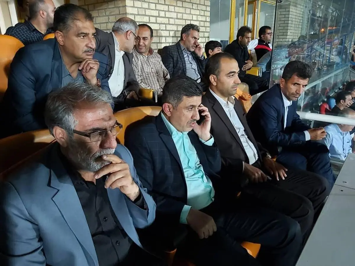 قطع برق ورزشگاه انقلاب کرج در زمان بازی استقلال و گل ریحان، وصل شد