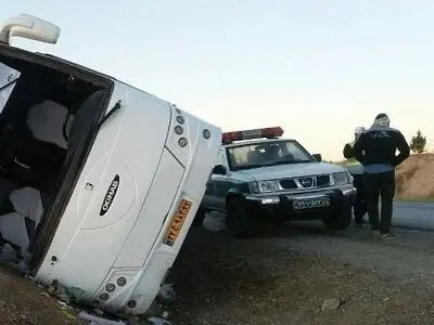 واژگونی اتوبوس در محور ایرانشهر به بم ۱۱ زخمی برجا گذاشت