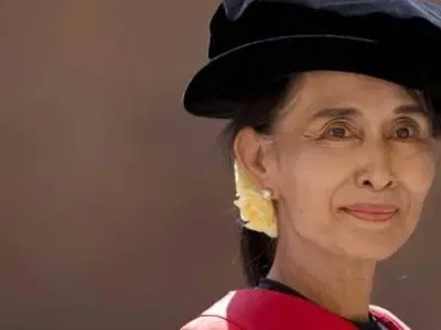 حمله با بمب بنزینی به خانه آنگ سان سوچی