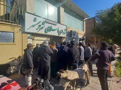 کارگران شهرداری خرمشهر خواستار روشن شدن وضعیت معوقات خود شدند