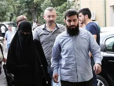فرمانده داعشی در کنار همسرش +عکس
