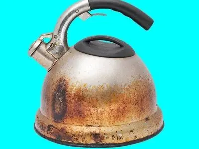 ۸ ترفند ساده برای براق کردن کتری استیل سوخته