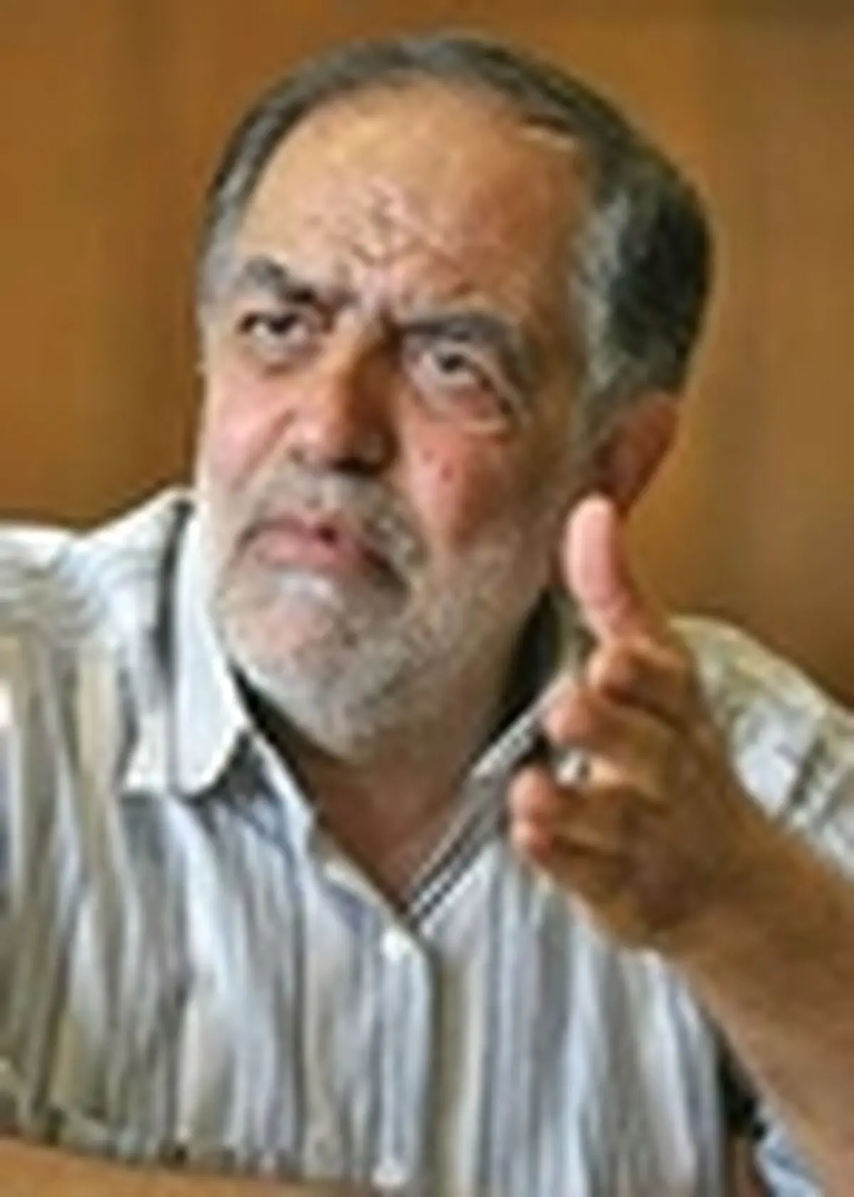 اداره کنندگان صنعت خودرو، تجربه مدیریت لبنیاتی هم نداشتند / بعید می‌دانم کاهش بهای نفت به اصلاح بودجه منجر شود