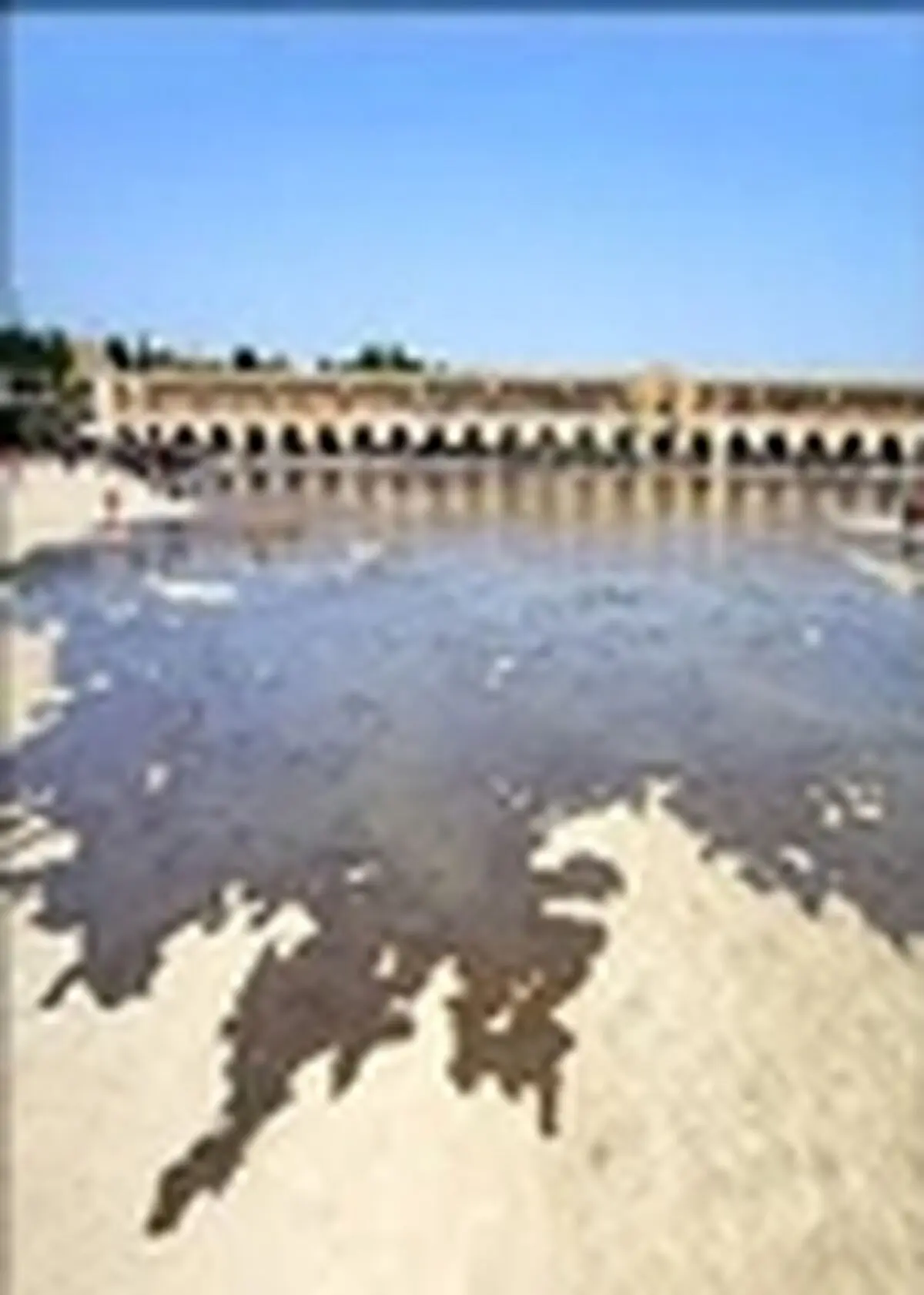 آب در رگ های خشکیده زاینده رود جاری می‌شود