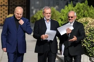 قرار نیست در کشور یک دولت مستقر باشد و دولت دیگری هم به نام صدا و سیما مقابل آن فعالیت کند