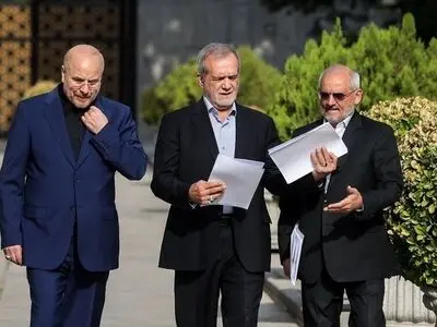 قرار نیست در کشور یک دولت مستقر باشد و دولت دیگری هم به نام صدا و سیما مقابل آن فعالیت کند