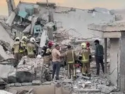 یکی دیگر از شهدا در ساختمان نارمک از زیر آوار خارج شد/فیلم