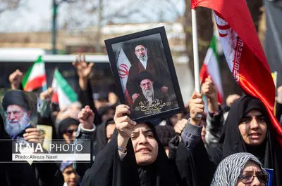 بیعت مردم قزوین با رهبر جدید انقلاب اسلامی 