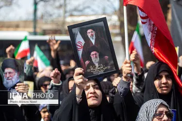 بیعت مردم قزوین با رهبر جدید انقلاب اسلامی 