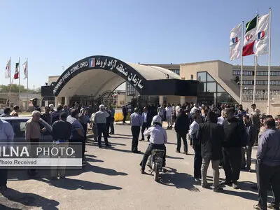در مرز دلالان ایستاده‌اند تا مسافران را جذب کنند/ نقش پایانه‌داران و رانندگان تاکسی در ترانزیت مسافران
