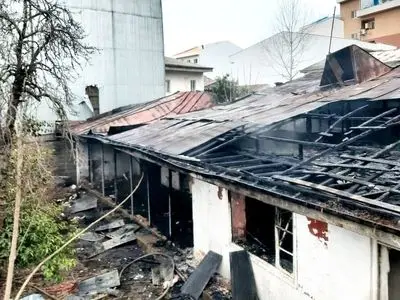 مهار آتش سوزی ۲ خانه مخروبه در رشت