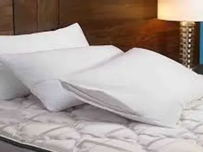 ۶ معجزه خوابیدن بدون بالشت