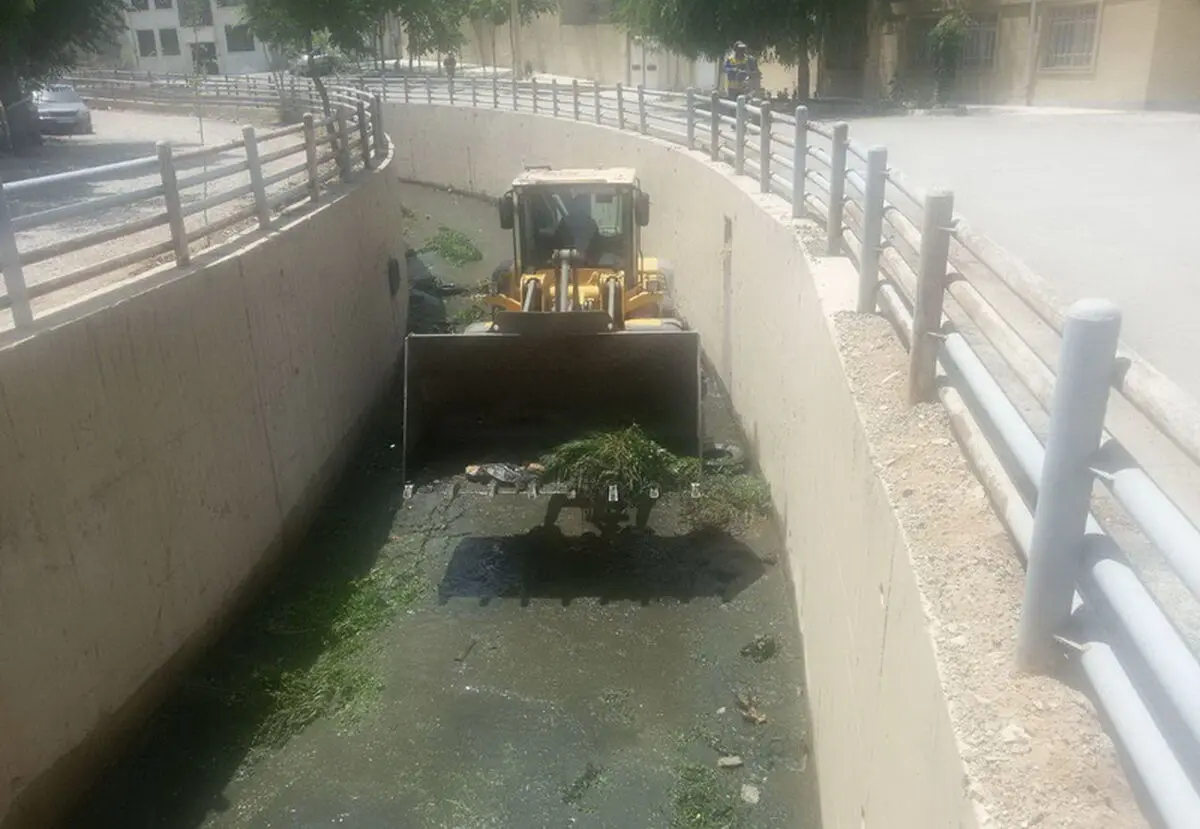 آغازعملیات لایروبی منهول انهار و آبشوران درکرمانشاه 
