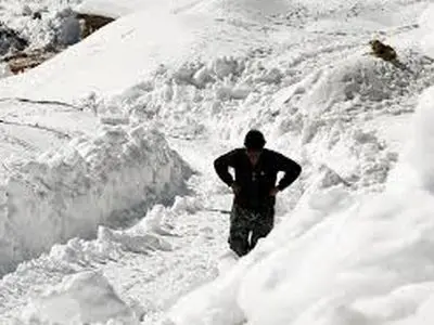 ارتفاع عجیب برف در ارومیه + فیلم