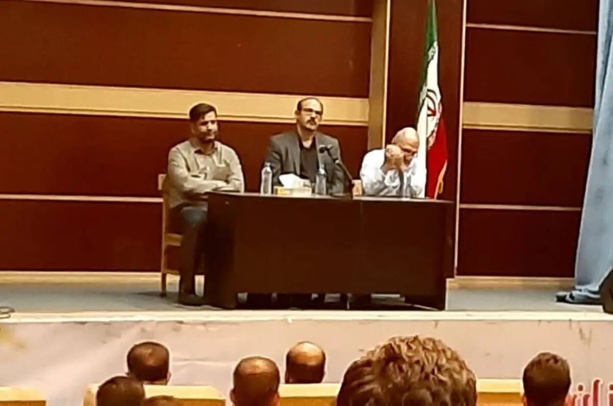 اتاق بازرگانی به دنبال اصلاح آیین‌نامه مشاغل سخت و زیان‌آور است/ برای مقابله با طرح‌های ضدکارگری باید کنار هم بایستیم