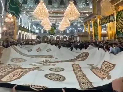 لحظاتی از برپایی نخستین خیمه عزای محرم در کربلا + فیلم