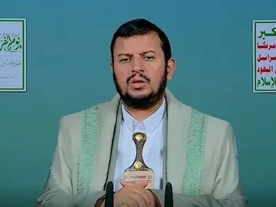 السید الحوثي: حاملة الطائرات الأمیركیة هربت بعد الاشتباك معنا.. ومستعدون لمواجهة أكبر