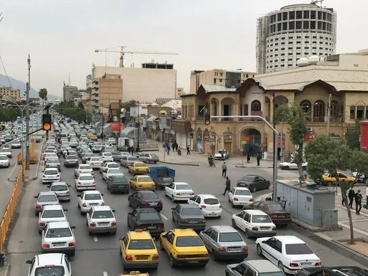 تمرکززدایی اداری و درمانی کلید کاهش ترافیک نیم‌قرنه شیراز/ ترافیک شیراز با خیابان‌سازی حل نمی‌شود