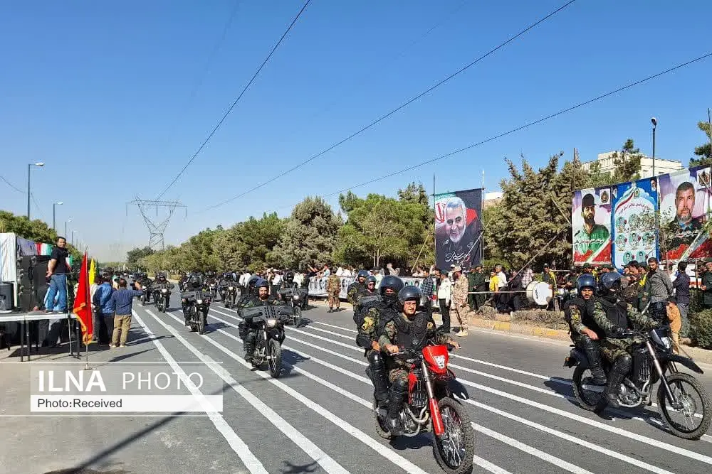 آغاز هفته دفاع مقدس با رژه نیروهای مسلح در قزوین