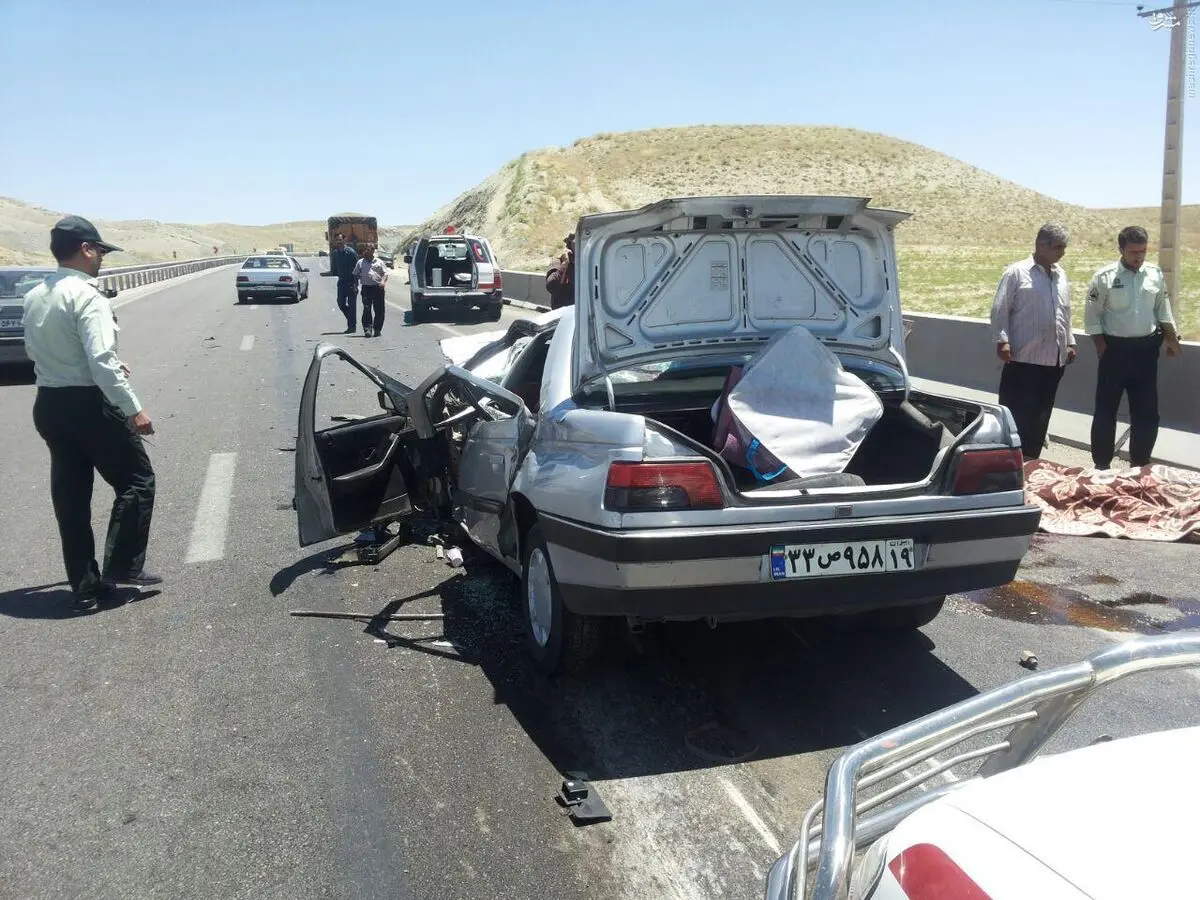 جزییات تصادف امروز صبح پژو و کامیون بنز در جاده ایلام