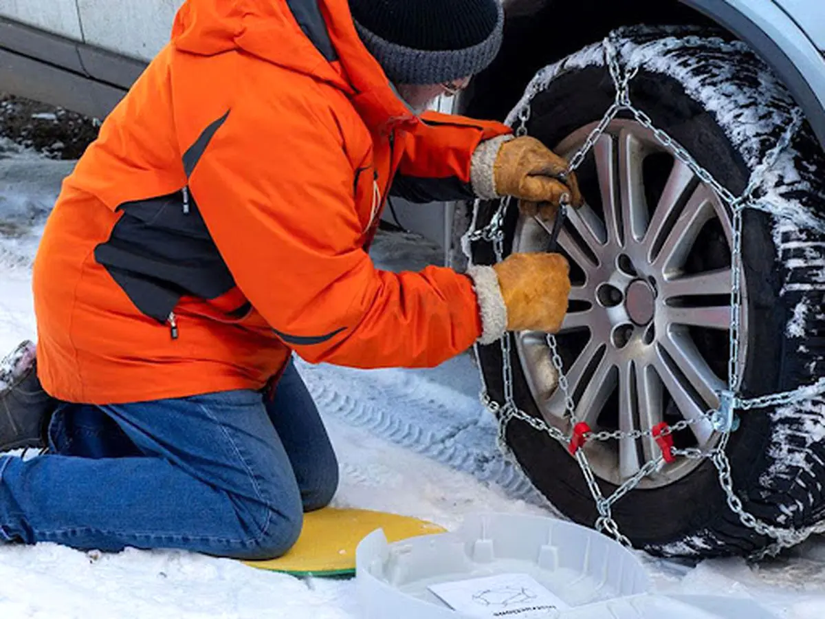 زنجیرچرخ؛ تنها راه تردد در مسیرهای کوهستانی استان زنجان