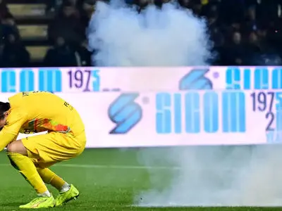 آسیب دیدگی دروازه‌بان کرمونزه مقابل اینتر با انفجار ترقه!