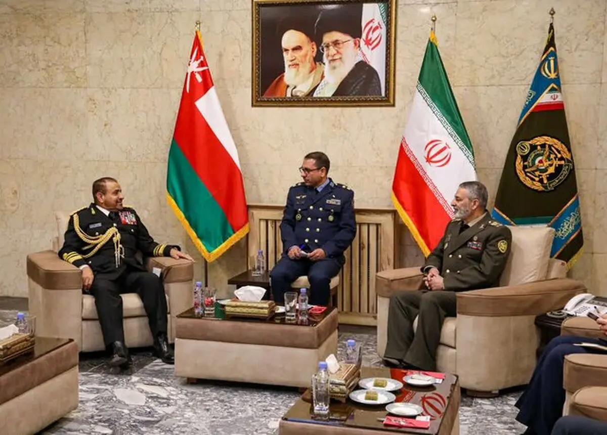 وزير الدفاع الايراني يستقبل رئيس الأركان العامة للقوات المسلحة العمانية