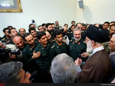 دیدار پاسداران بازداشت کننده نظامیان متجاوز آمریکایی با رهبری