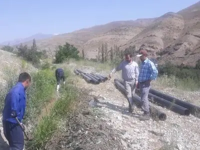 اجرای طرح انتقال آب روستای شهرستانک گامی زیربنایی در جهت حل مشکلات کشاورزان