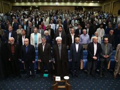 کدام هنرمندان با حسن روحانی افطار کردند؟
