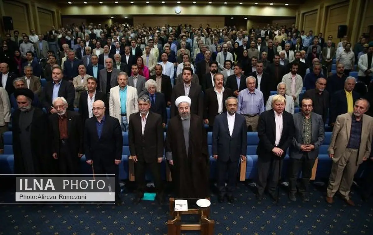 کدام هنرمندان با حسن روحانی افطار کردند؟