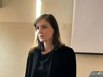 گشودن پنجره‌های آینده به وسیله کتاب صورت می‌گیرد