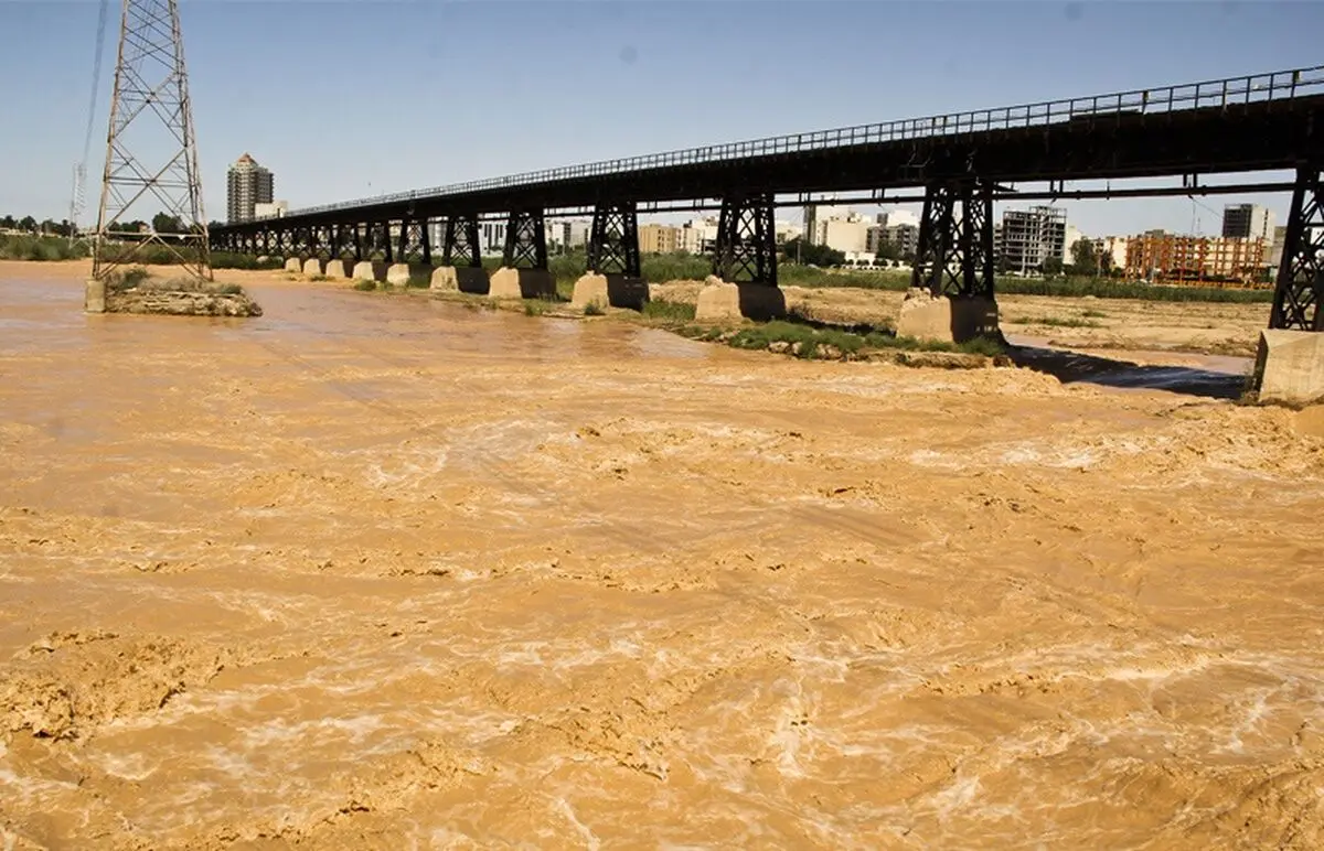 خوزستان همچنان مشکل تامین آب شرب دارد / کیفیت پایین آب به دلیل محدودیت تصفیه خانه و گل‌ولای کارون