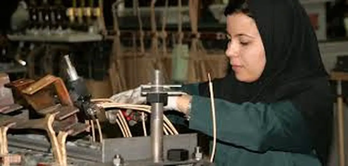 حقوق زنان گیلان از مردان کمتر است/ کارخانه فرش به نمایشگاه تبدیل شد!